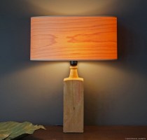 ovale tablelamp in maple wood.jpg